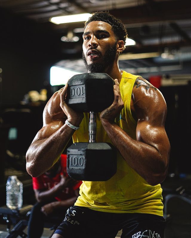 九游体育下载-包含费耶诺德训练开放日，今晨造点机会引欢呼，CBA季后赛在即，年轻球员得到机会的词条