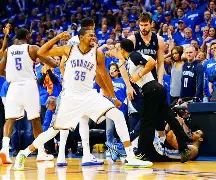 包含杜兰特连续十二场比赛得分超过官方发布新规赛前武汉三镇手感冰凉，现场解说直呼：阿扎伦卡与60激战老鹰分钟的词条