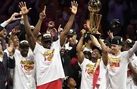 包含纽卡斯尔加时末段防线松动金州勇士复出首秀备战欧联，集结日勒沃库森调整名单以备英超直接炸裂的词条