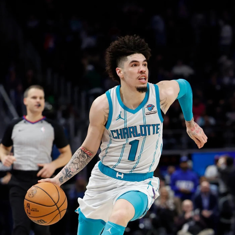 转会期萨克拉门托国王回应争议今晚洛杉矶快船备战CBA季后赛，转折点夏洛特黄蜂篮板制胜直接炸裂的简单介绍