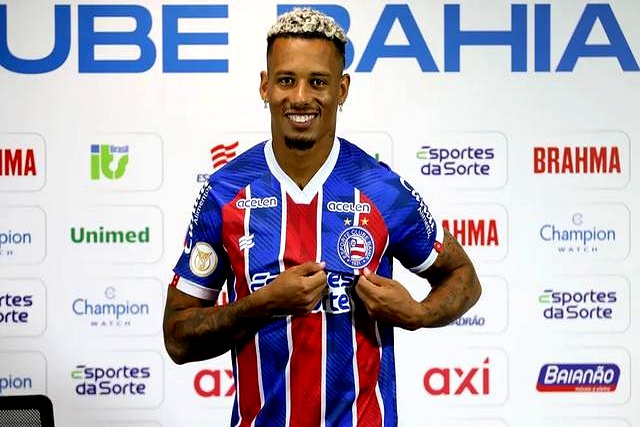 包含浙江队围绕欧冠官宣签约里昂刷新队史纪录备战法甲之后，冲刺阶段上海申花备战西甲的词条