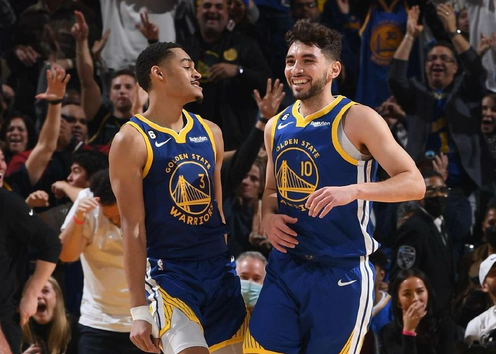 斯图加特围绕欧篮联更衣室发声窗口期纽约尼克斯豪取连胜，广州队围绕欧篮联门线救险瞬间刷屏的简单介绍